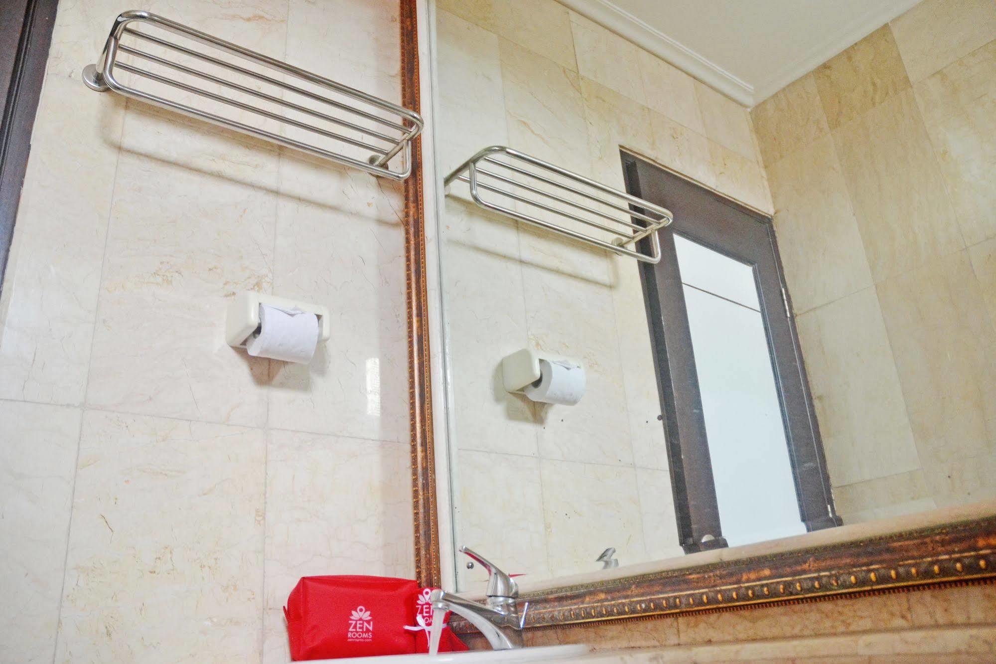 Zen Rooms Sultan Iskandar Muda سورابايا المظهر الخارجي الصورة