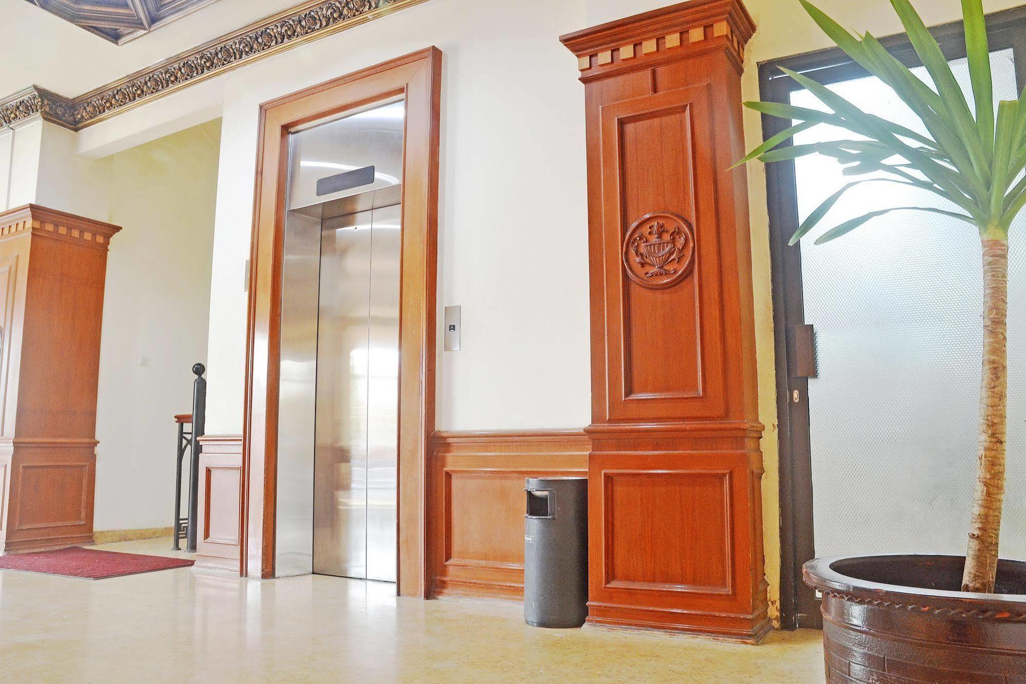 Zen Rooms Sultan Iskandar Muda سورابايا المظهر الخارجي الصورة
