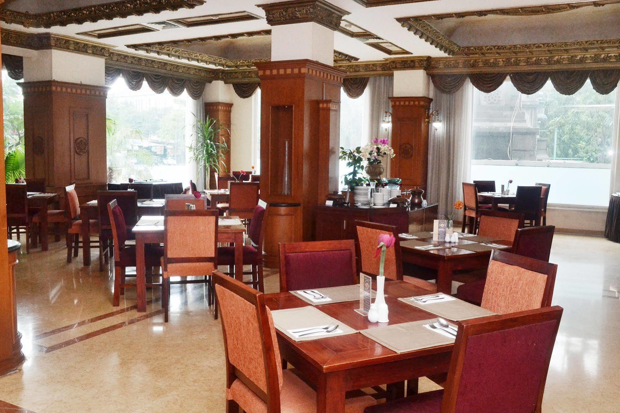 Zen Rooms Sultan Iskandar Muda سورابايا المظهر الخارجي الصورة